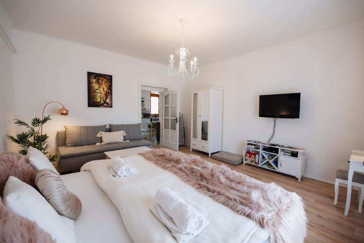 Heart Of Pecs Apartman Free Parking Eksteriør billede